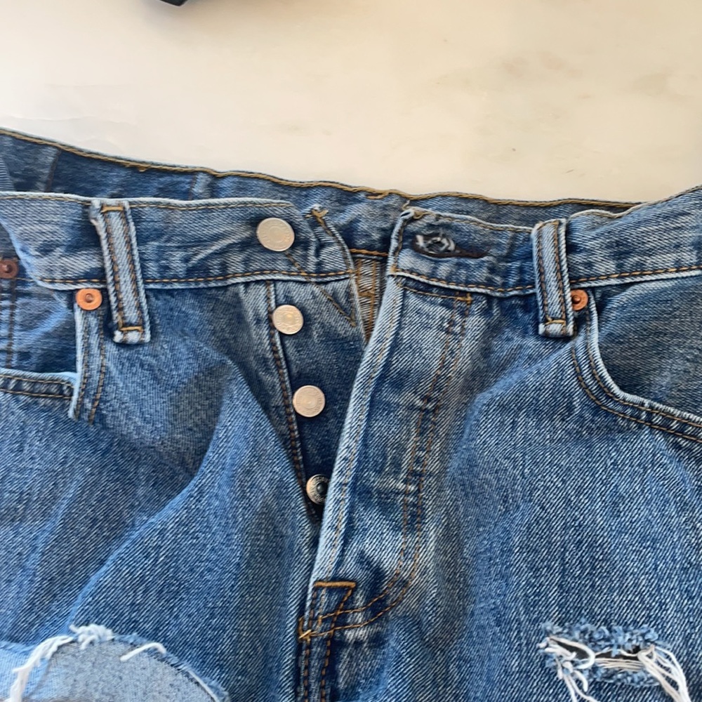 Levi shorts - Picture 3 of 4